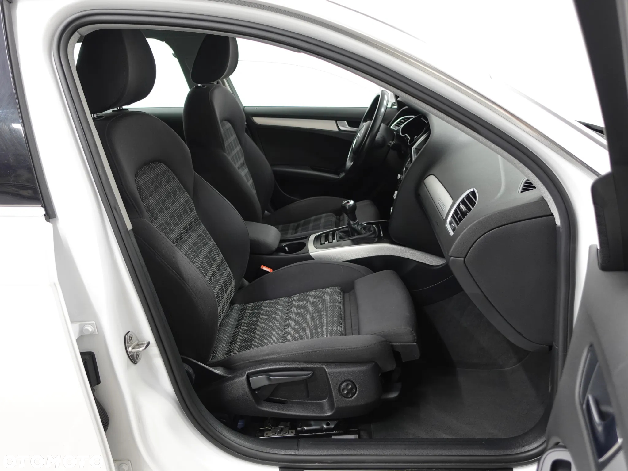 Audi A4 Avant 2.0 TDI DPF clean diesel quattro S line Sportpaket - 29