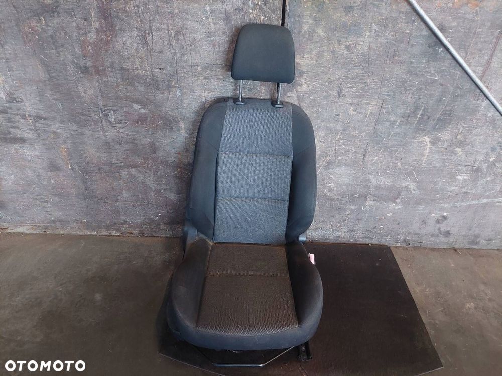 FOTEL PRAWY PRZÓD + KANAPA TYŁ PEUGEOT 207 I - 4