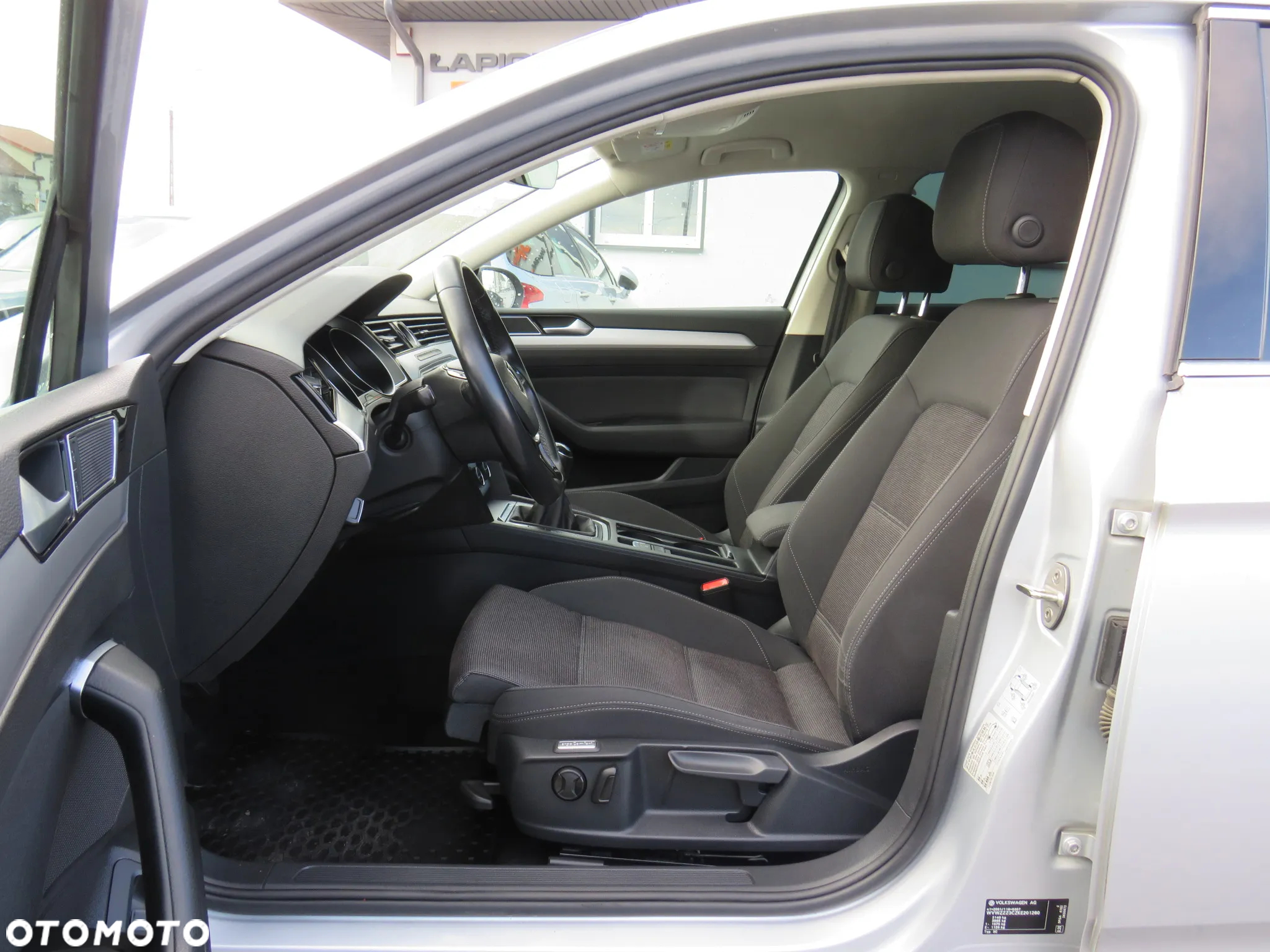 Volkswagen Passat 2.0 TDI BMT Comfortline - 28
