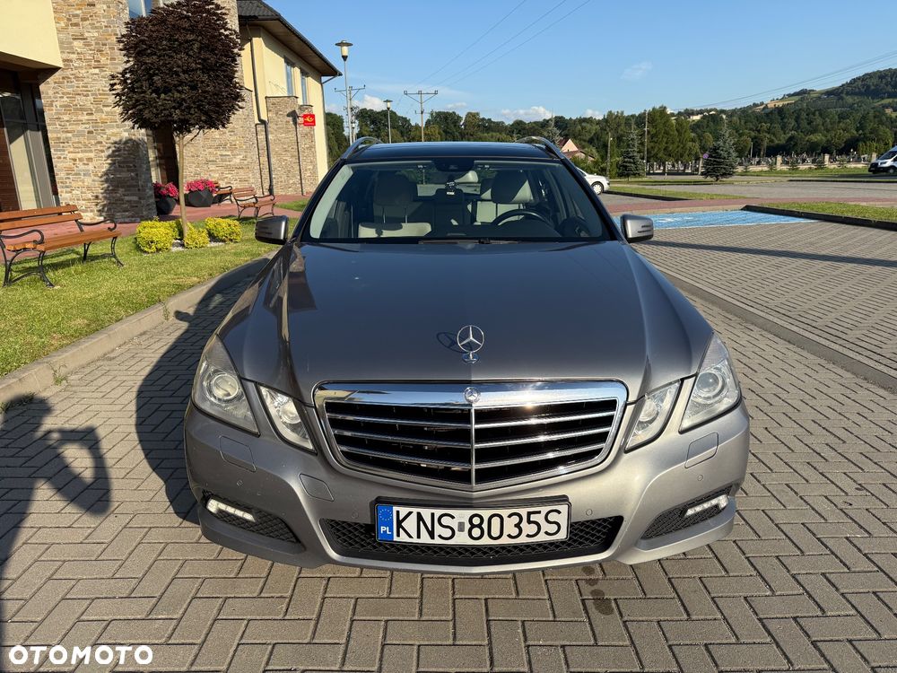 Mercedes-Benz Klasa E 220 CDI DPF BlueEFFICIENCY Automatik Avantgarde - 4