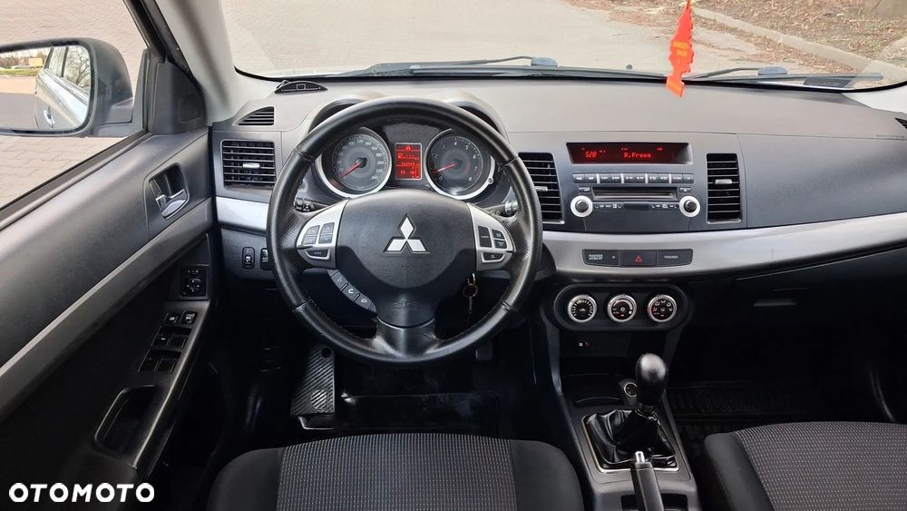 Mitsubishi Lancer - 7