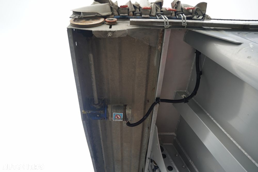 Stas / BASCULATOR - 28 m3 / ALUMINIU / AXĂ RIDICATĂ / CORTINĂ ELECTRICĂ / GREUTATE: 5.260 KG / - 28