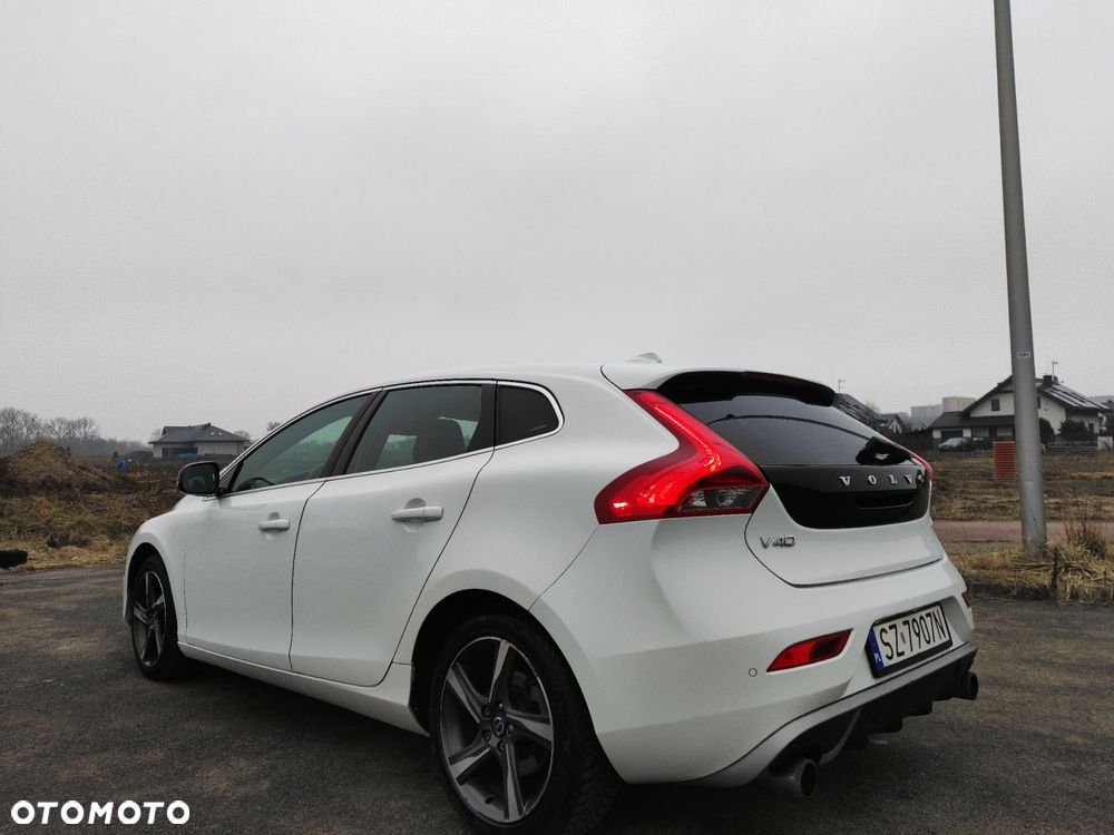 Volvo V40 D2 R-Design - 4