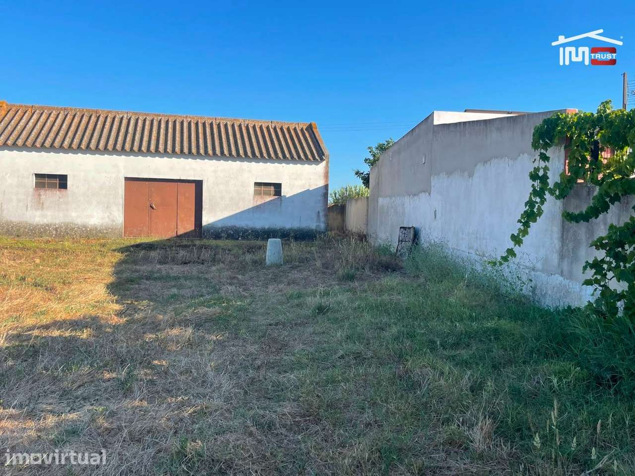 Terreno Urbano 2.500 m² com Armazém e Viabilidade para 2 Moradias e...