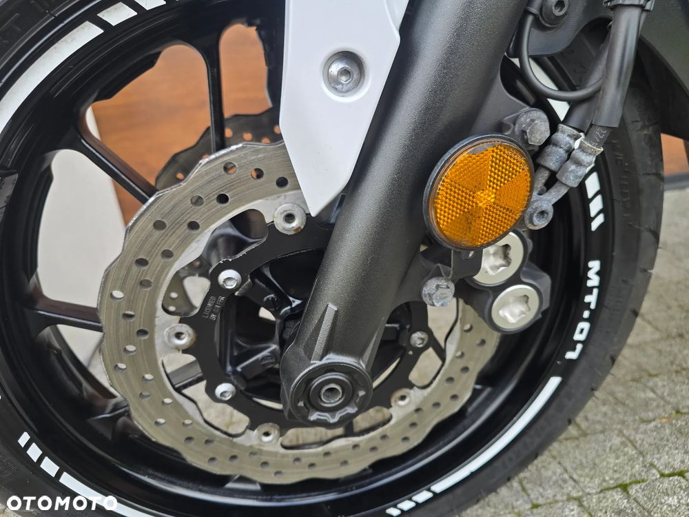 Yamaha MT - 28