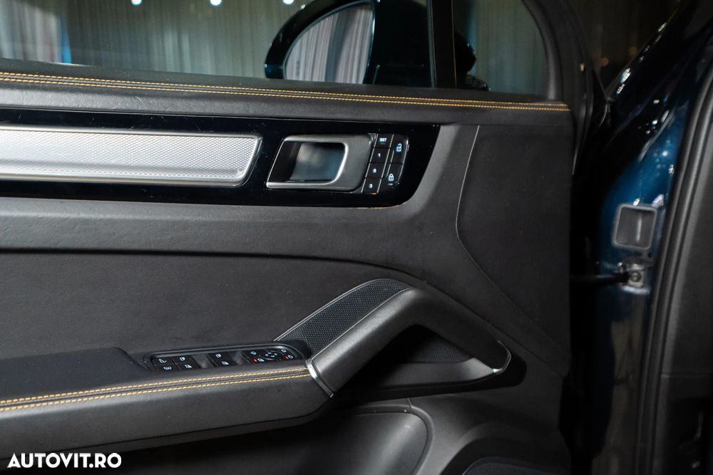 Porsche Cayenne - 30