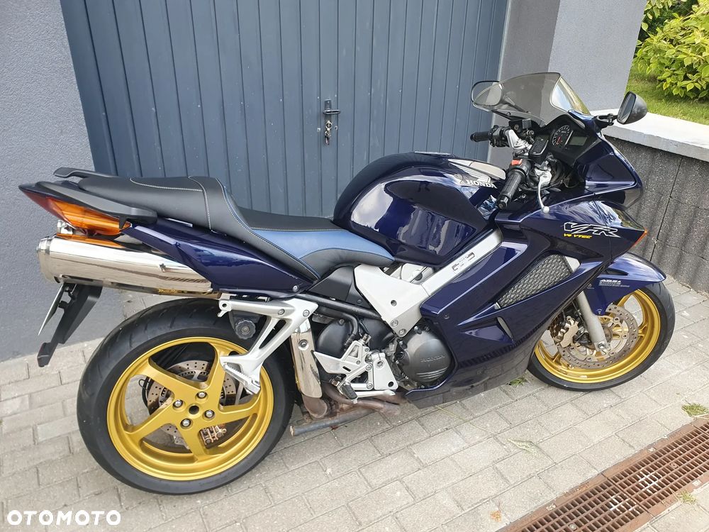 Honda VFR - 3