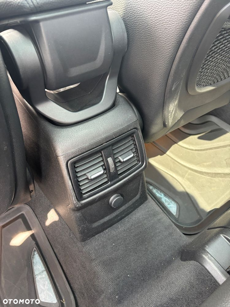 BMW X1 sDrive18i - 18