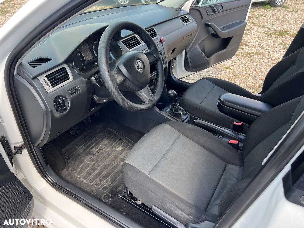 Skoda RAPID 1.2 TSI Active - 16