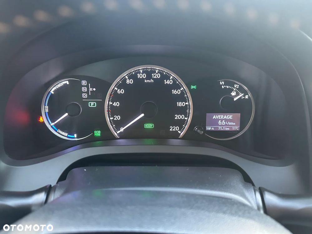 Lexus CT ver-200h - 30
