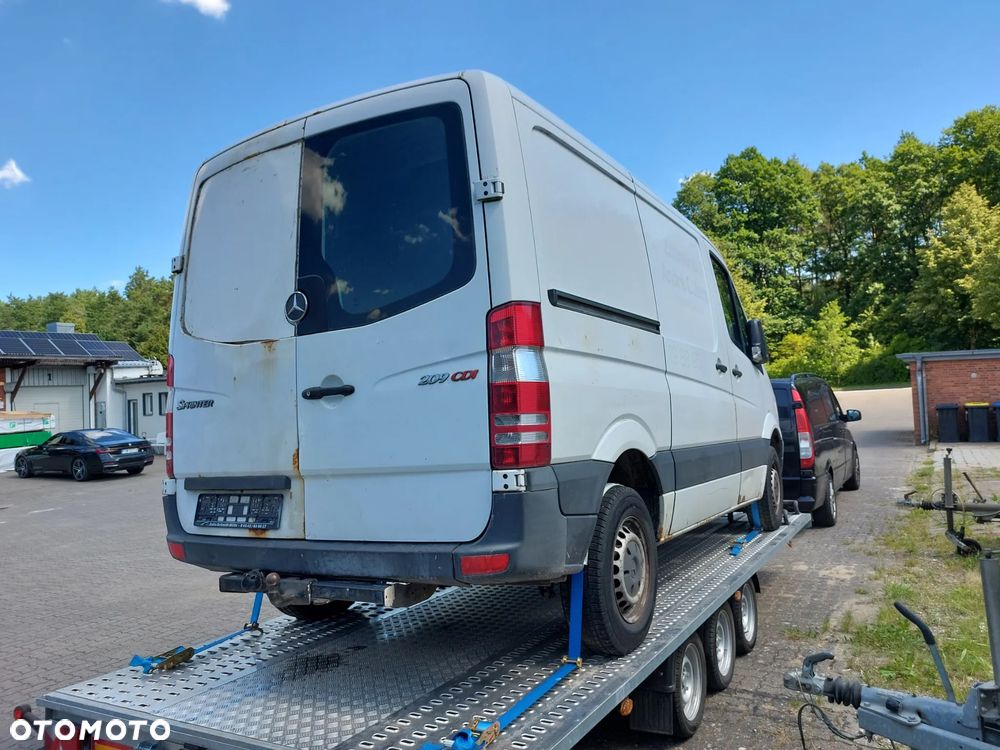 Mercedes-Benz Sprinter - 2
