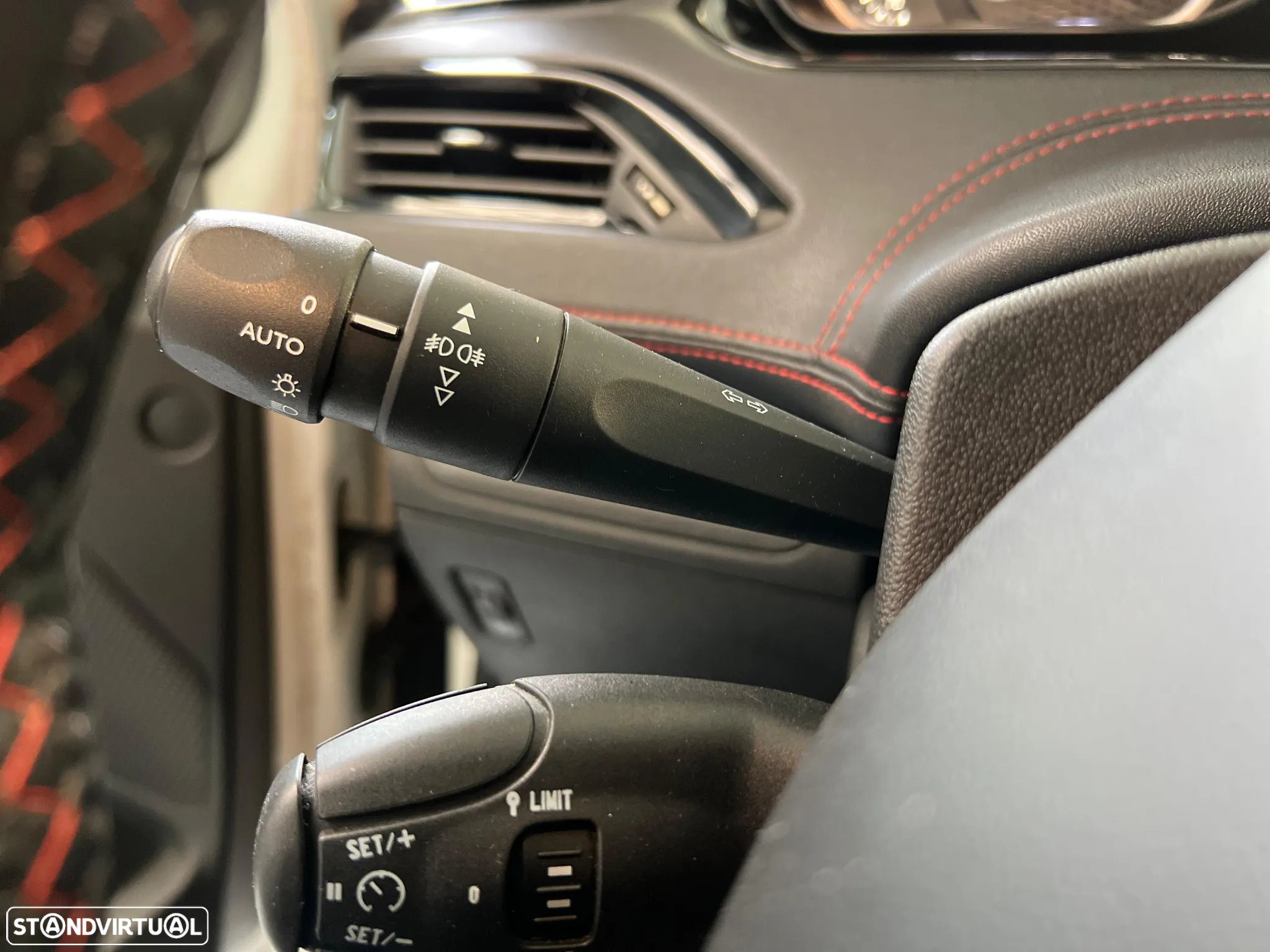 Peugeot 208 GTI 200 THP - 14