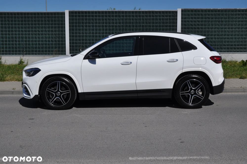 Mercedes-Benz GLA - 12