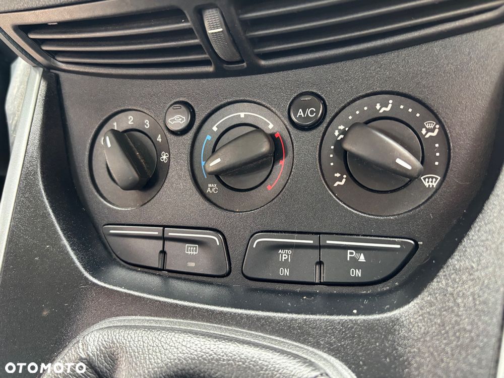 Ford C-MAX 1.6 Ti-VCT Champions Edition - 29