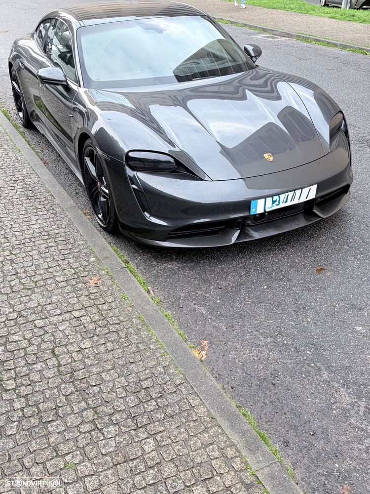 Porsche Taycan Turbo S - 8