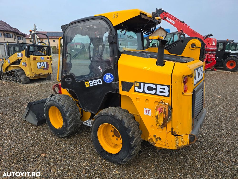JCB 250 T4 skid steer miniincarcator bobcat - 6