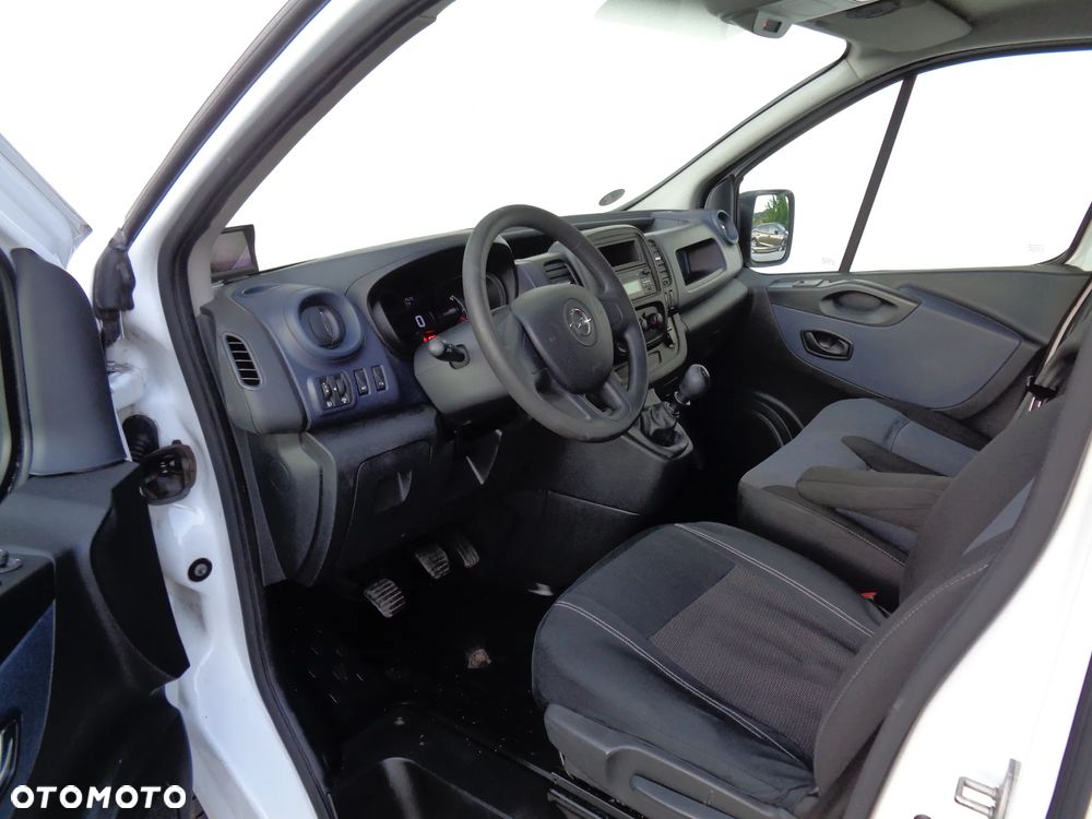 Opel Vivaro - 11