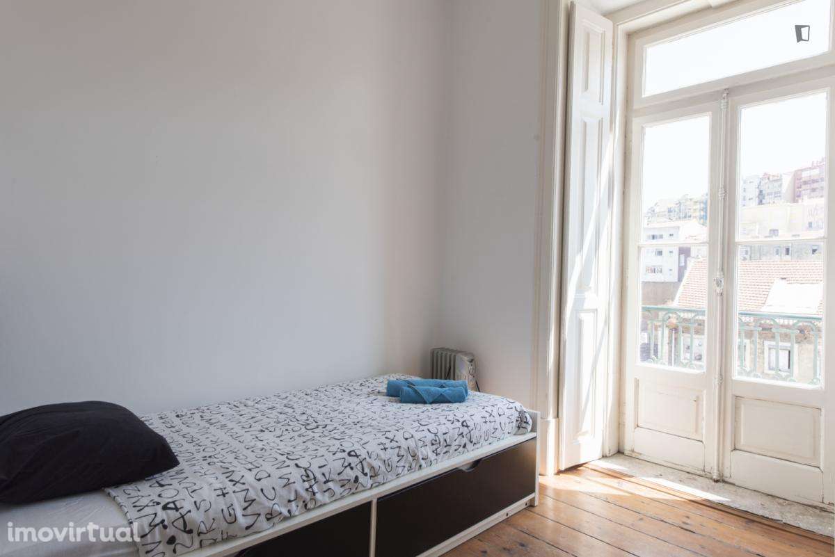 Quarto - localizado em Intendente Lisbon - Grande imagem: 2/37