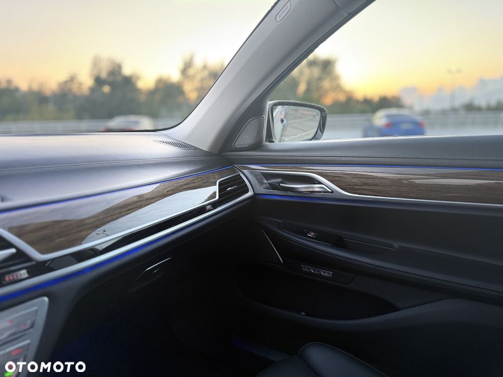 BMW Seria 7 740Li xDrive - 26