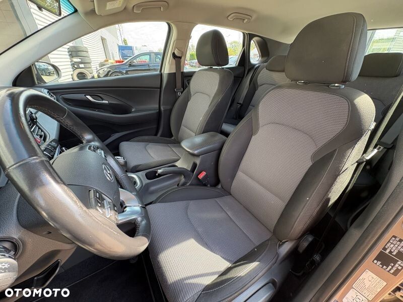 Hyundai i30 1.5 DPI Classic + - 15