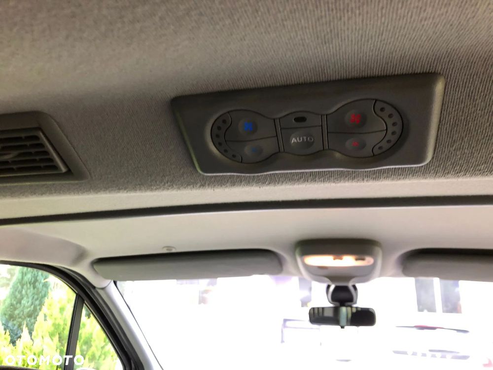 Renault Trafic Grand Passenger Black Edition - 16