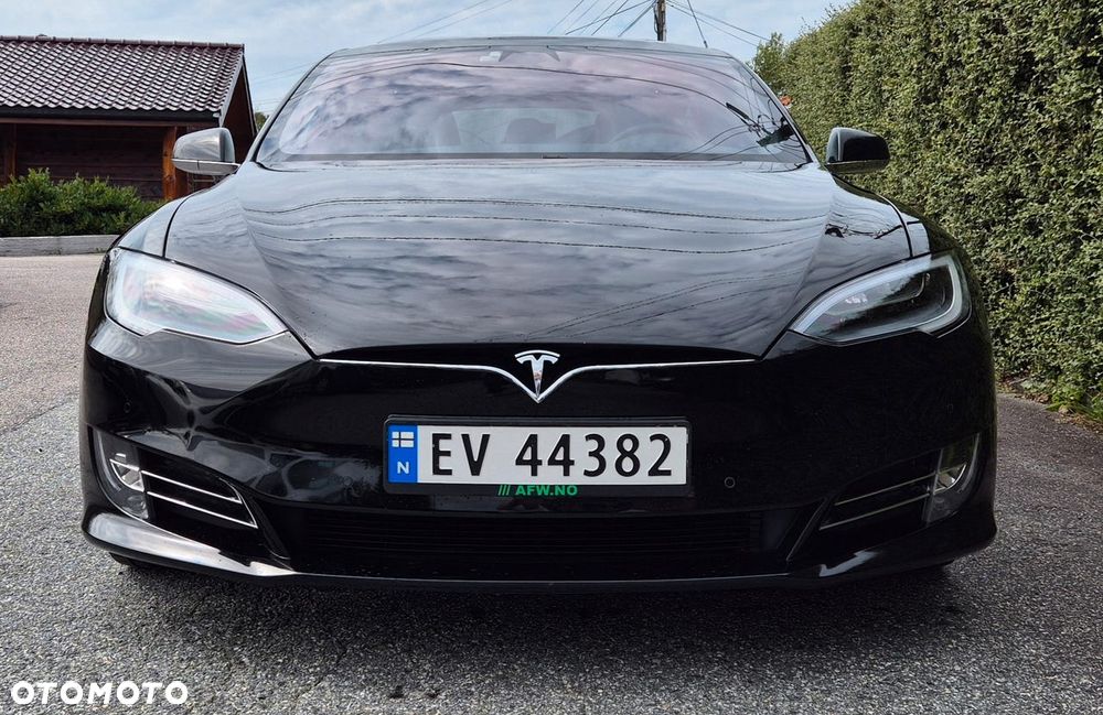 Tesla Model S - 2
