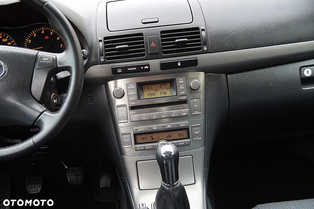 Toyota Avensis 1.8 VVT-i Sol Premium - 12