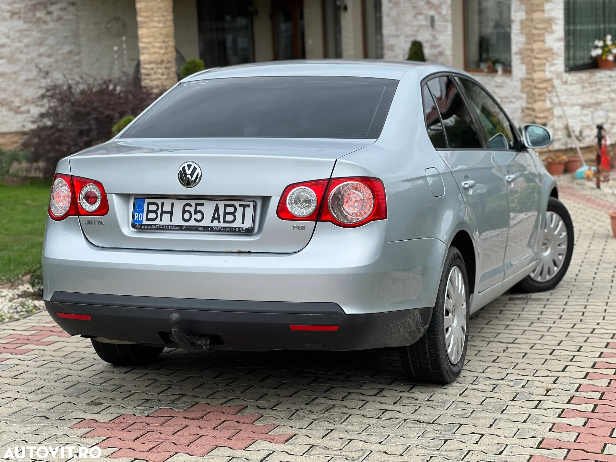 Volkswagen Jetta 1.6 FSI Comfortline - 3