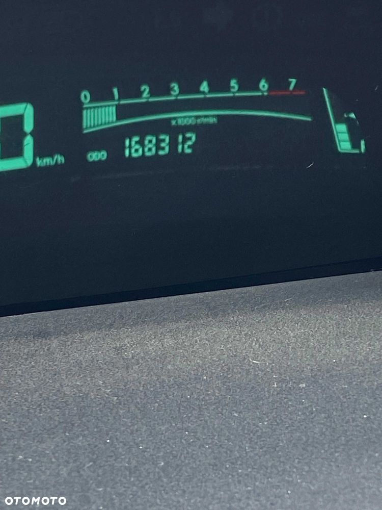Toyota Yaris - 10