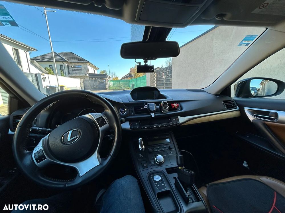 Lexus CT - 9