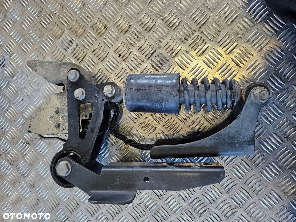 Wspornik kabiny Mercedes Atego 1518 2017r. Euro 6 - 1