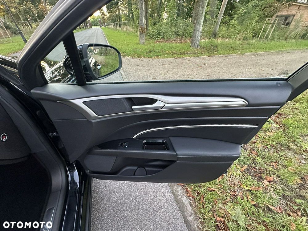 Ford Mondeo - 33