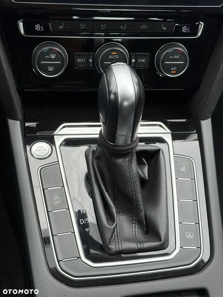 Volkswagen Passat 1.6 TDI SCR DSG - 29