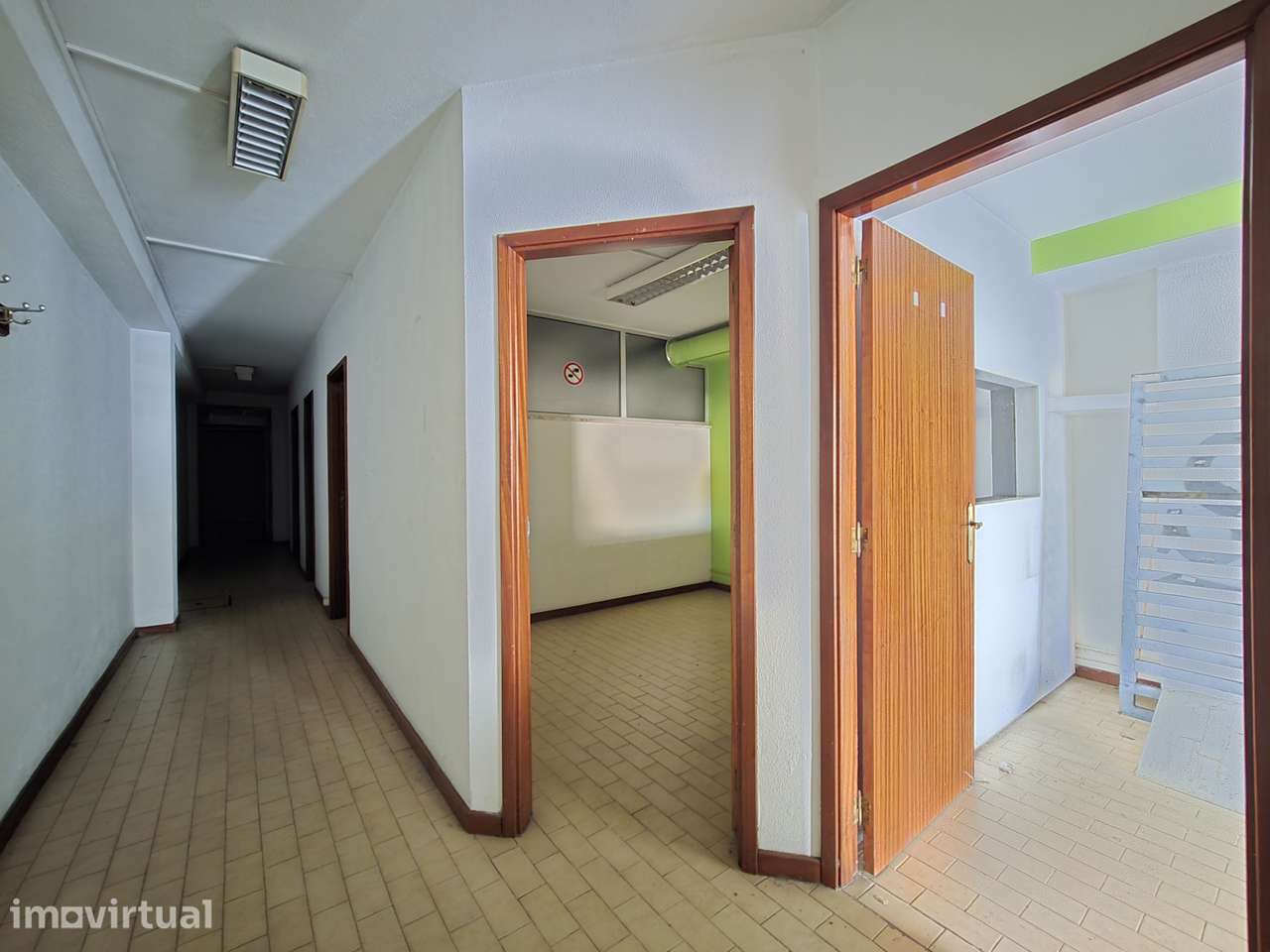 Loja com cerca de 500 m² em localização estratégica no centro de Braga - Grande imagem: 2/21