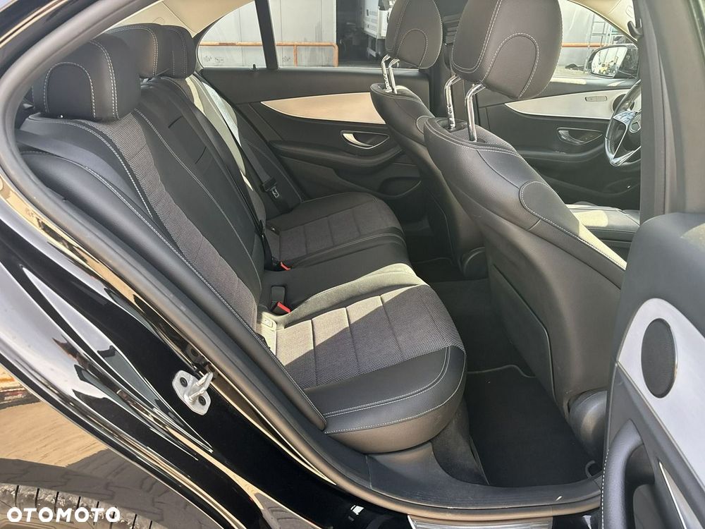 Mercedes-Benz Klasa E 220 d 4Matic 9G-TRONIC AMG Line - 17