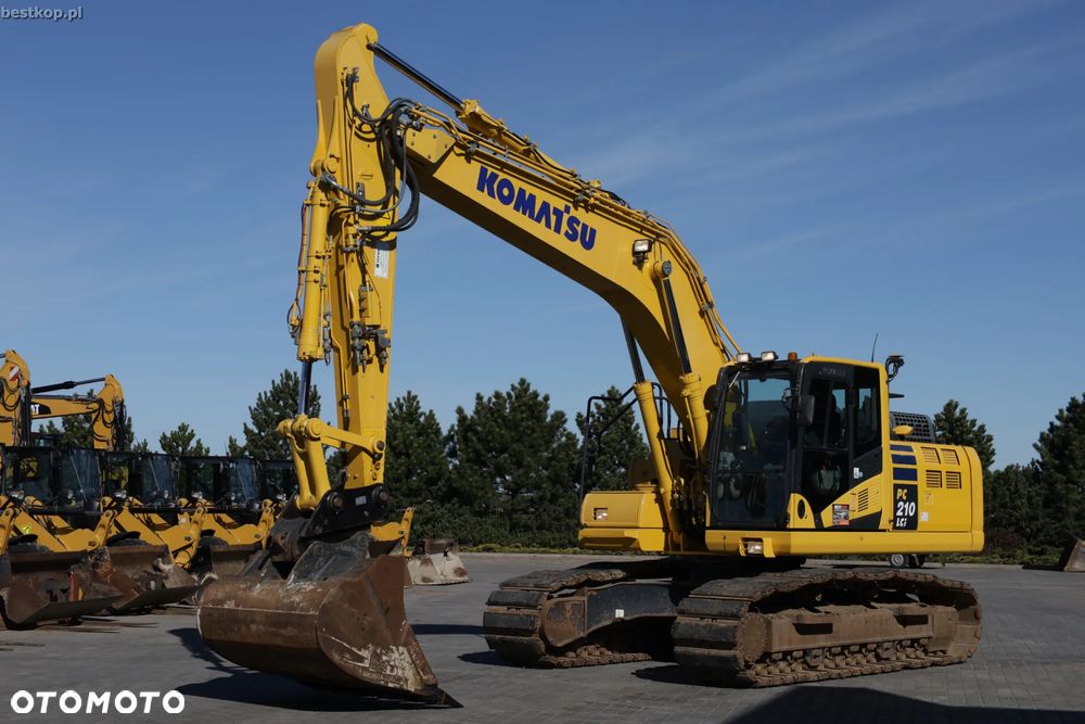 Komatsu PC210LC-11 - 1