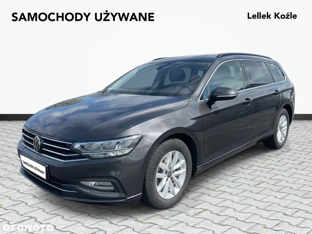 Volkswagen Passat - 1