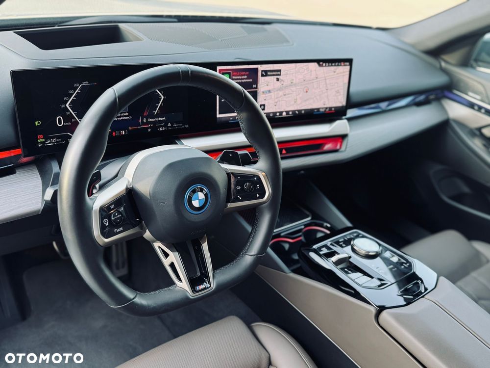 BMW Seria 5 550e xDrive PHEV M Sport - 28