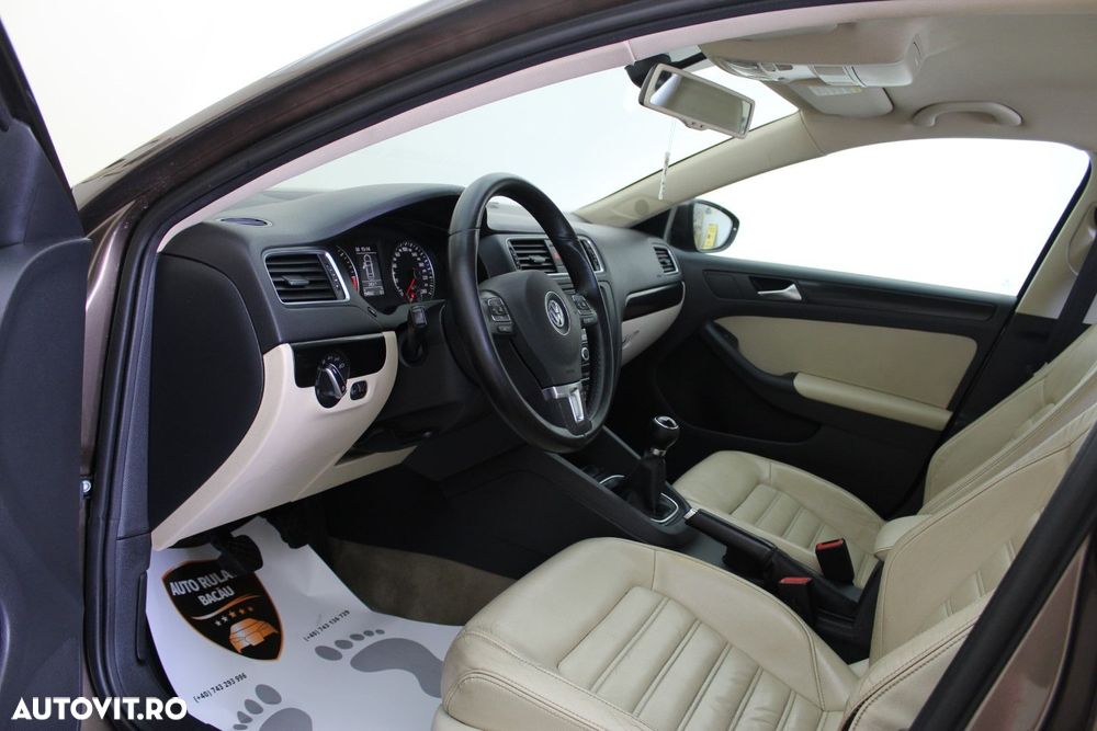 Volkswagen Jetta - 12