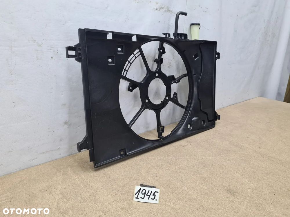 Toyota Yaris 4 IV 16711-K0060 obudowa wentylatora ze zbiorniczkiem wyrównawczym - 5