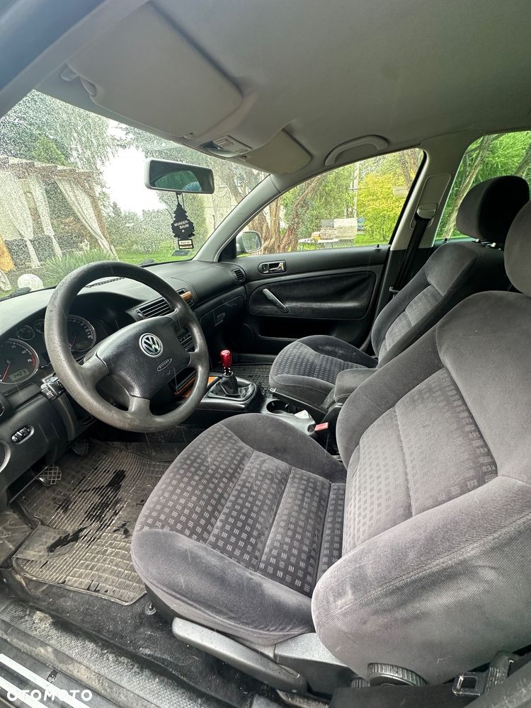 Volkswagen Passat 1.6 Comfortline - 12