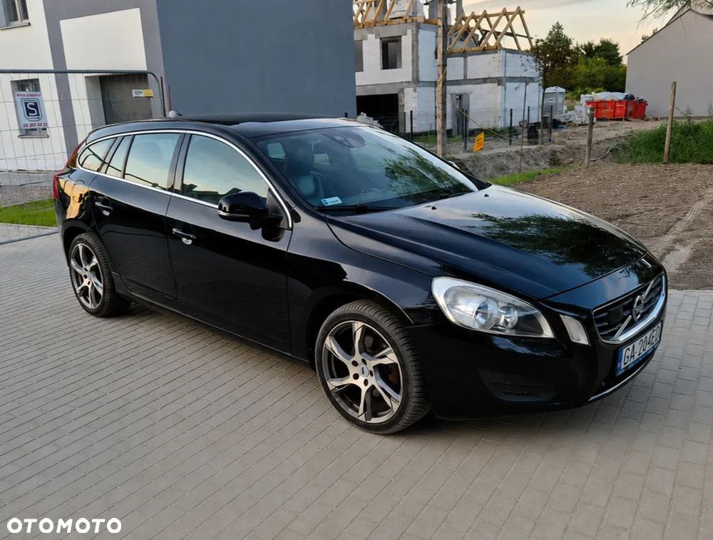Volvo V60 D3 Geartronic Summum - 1
