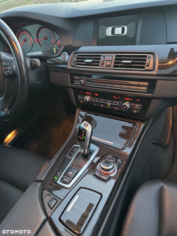 BMW Seria 5 523i Touring - 15