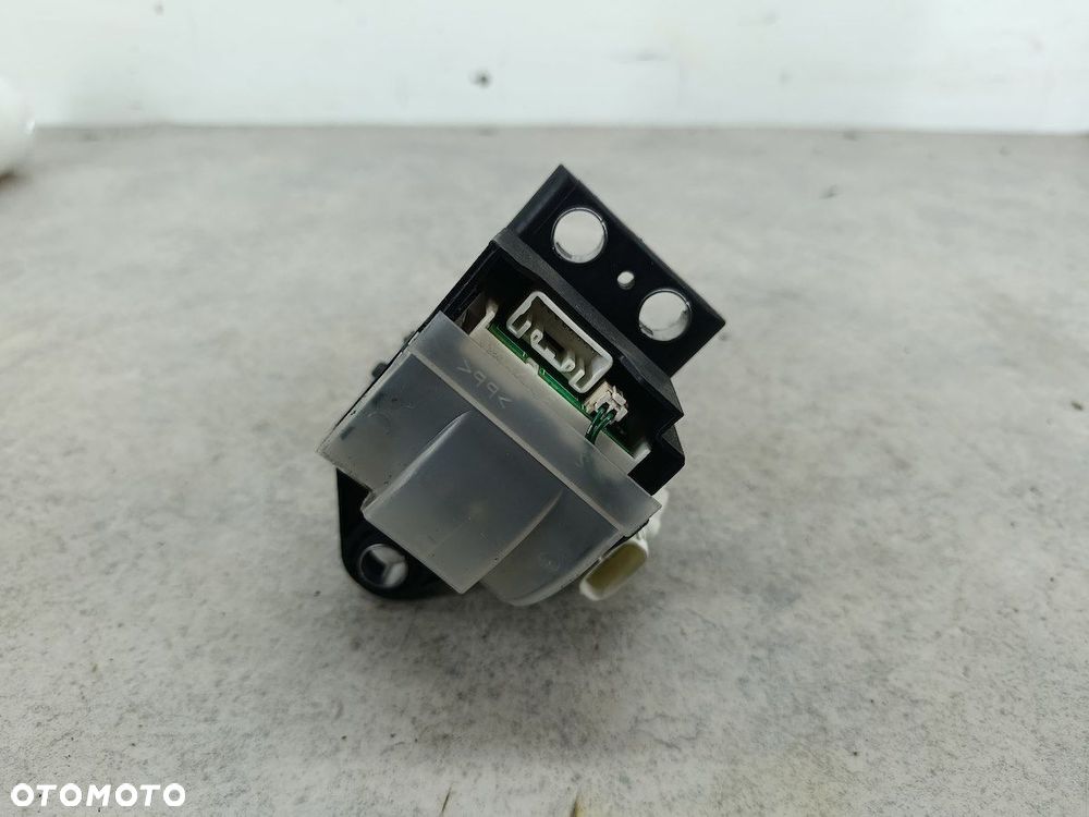 LEWAREK ZMIANY BIEGÓW TOYOTA PRIUS II 89451-47030  192300-2020 1.5 16V - 7