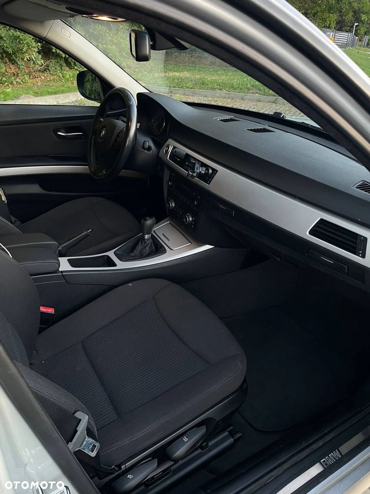 BMW Seria 3 318d - 26