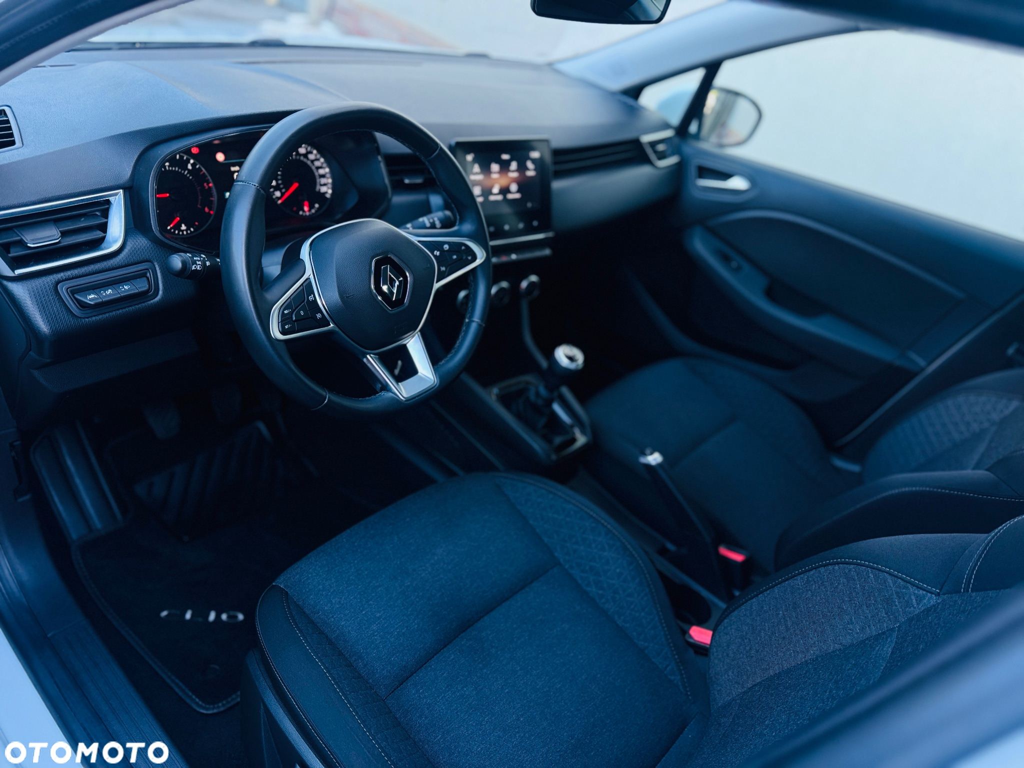 Renault Clio BLUE dCi 100 BUSINESS EDITION - 20