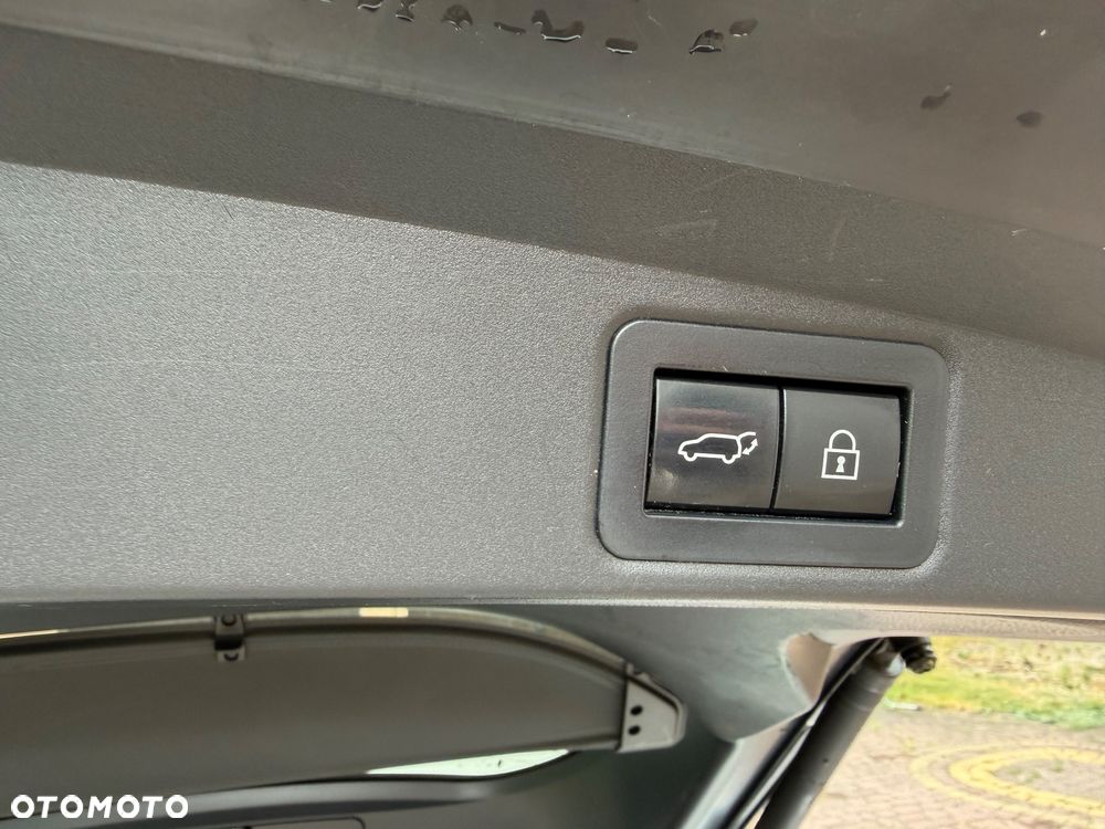 Toyota Corolla 2.0 Hybrid Executive - 12