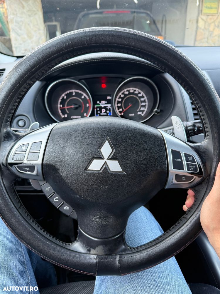 Mitsubishi Outlander - 2
