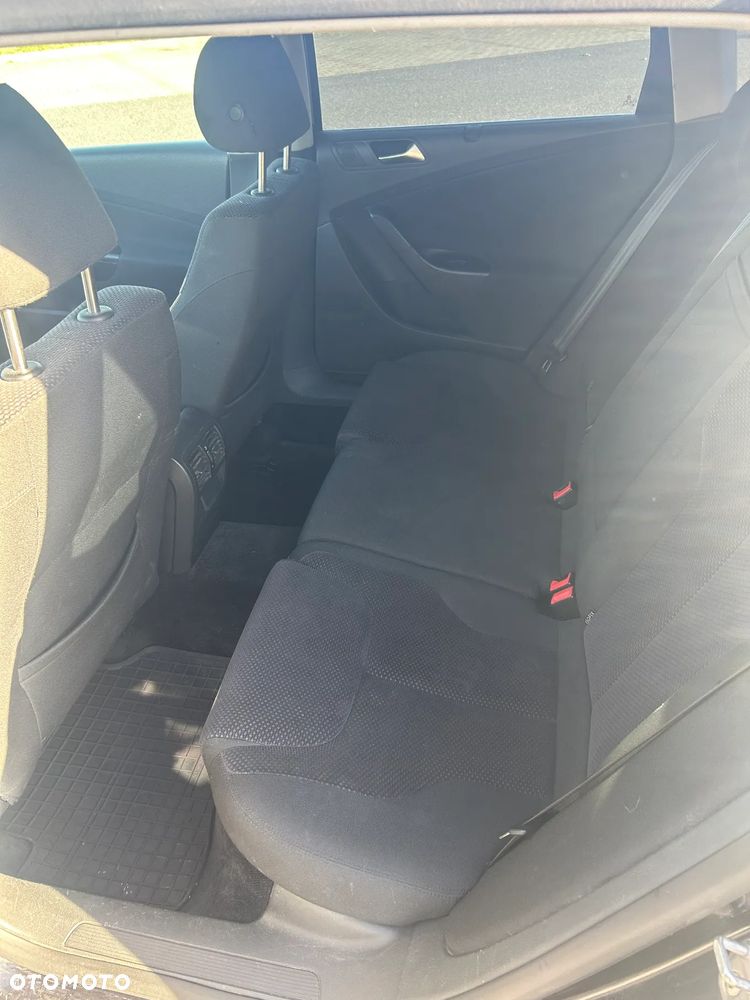 Volkswagen Passat 2.0 TDI Comfortline R-Style - 8