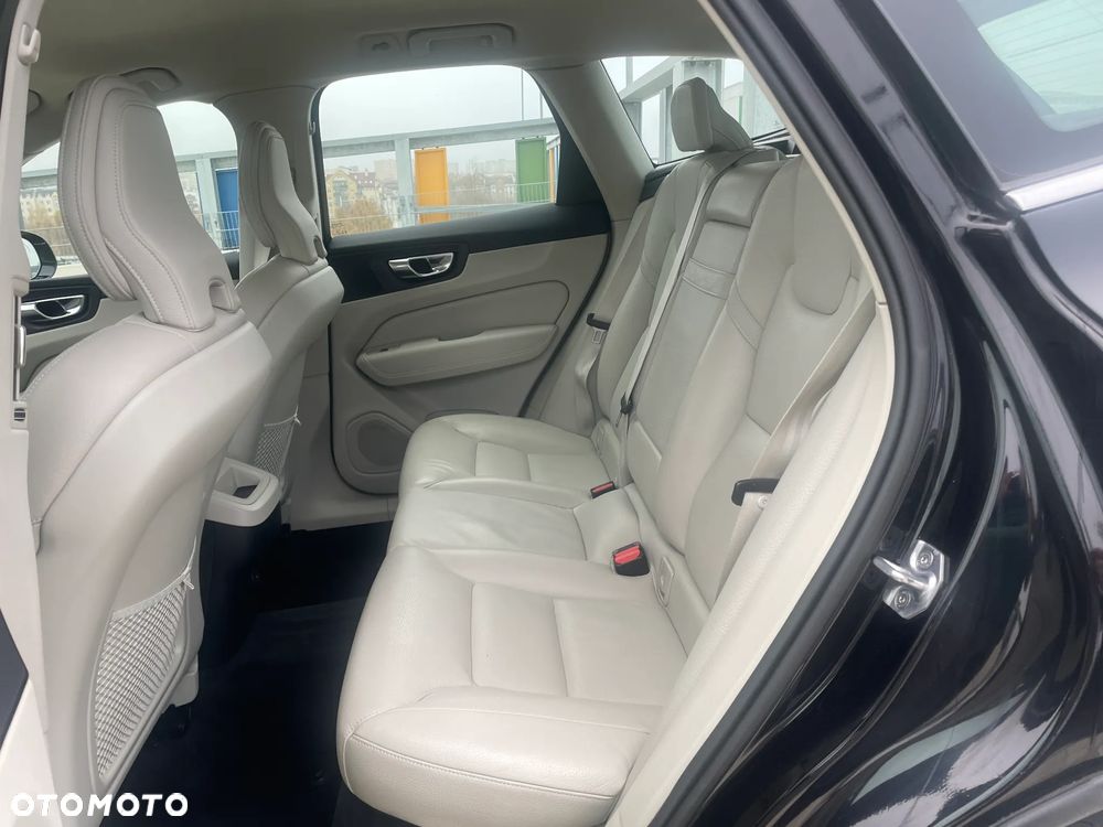 Volvo XC 60 B5 D AWD Inscription - 25